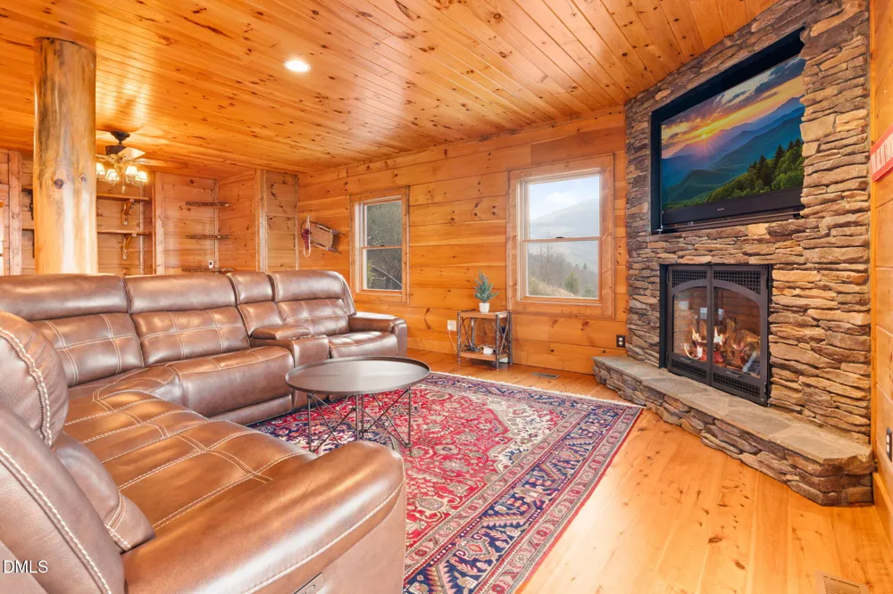 635 Acorn Nvno Zionville, NC 28698