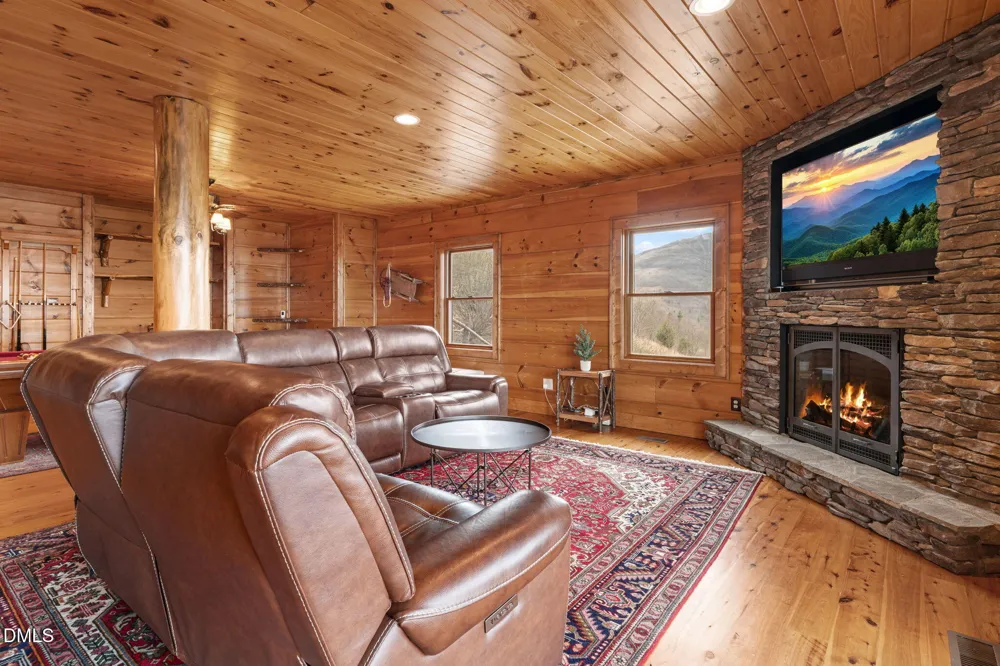635 Acorn Nvno Zionville, NC 28698
