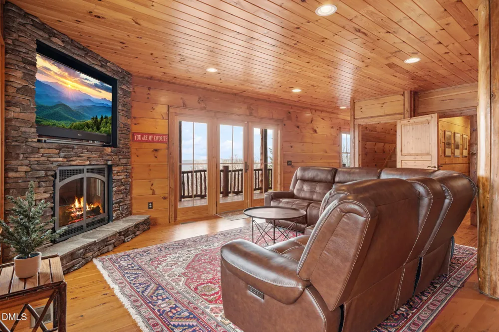 635 Acorn Nvno Zionville, NC 28698