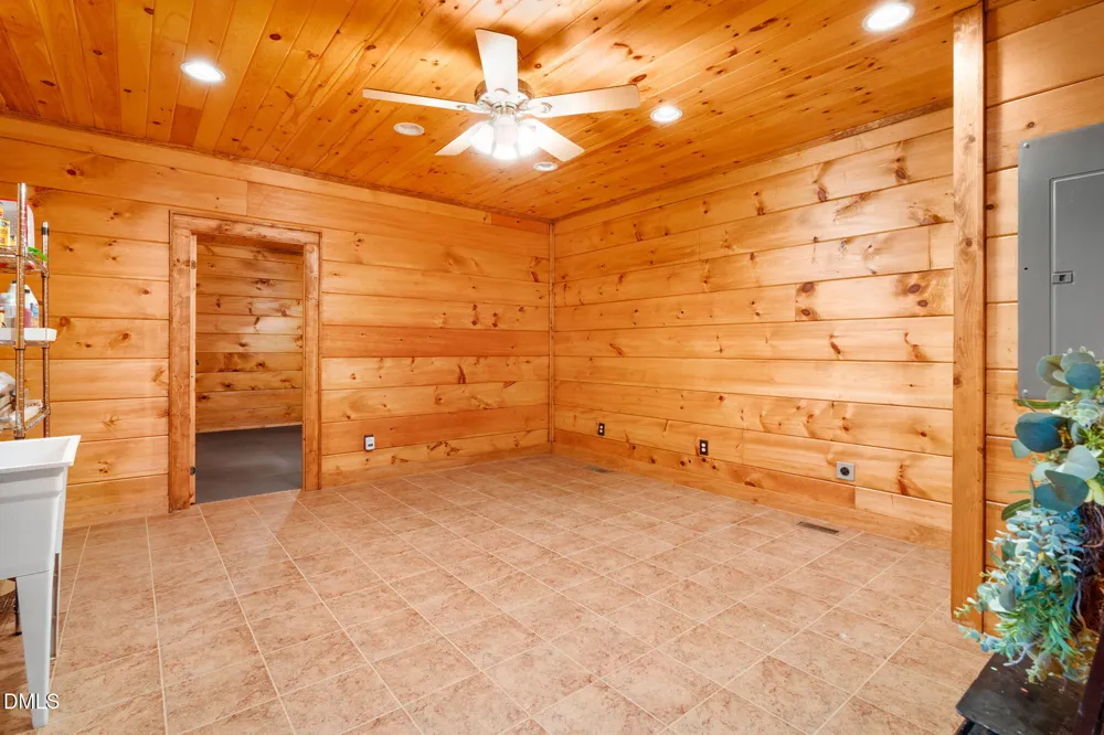635 Acorn Nvno Zionville, NC 28698