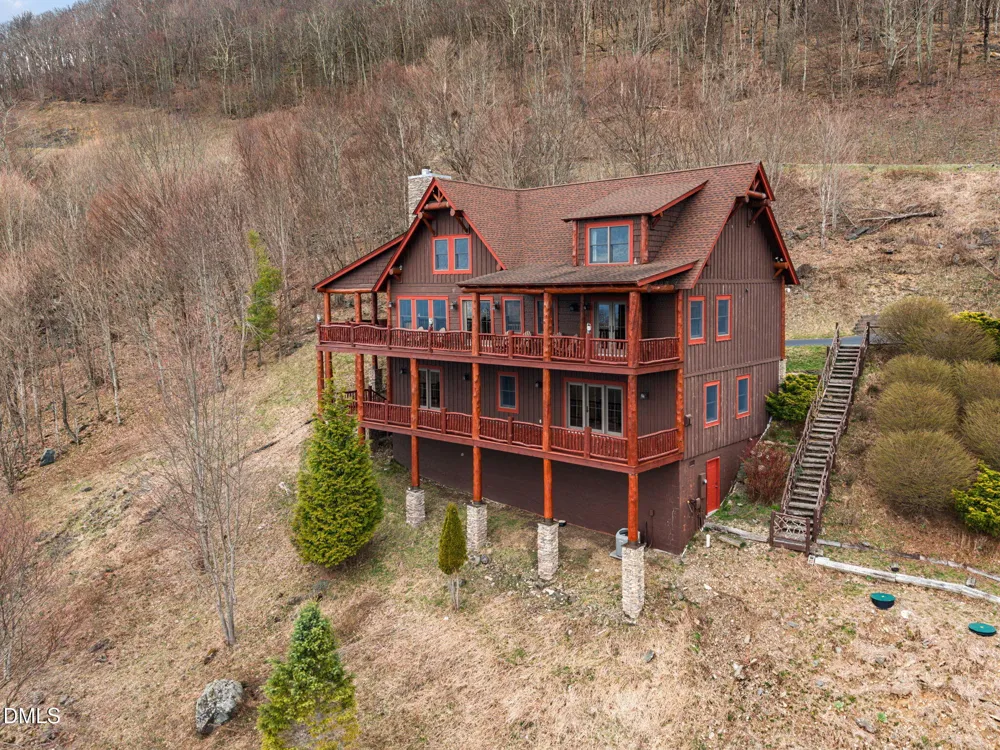 635 Acorn Nvno Zionville, NC 28698