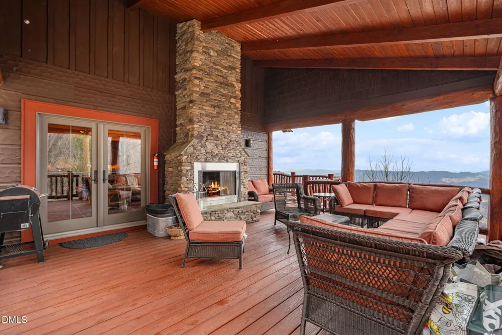 635 Acorn Nvno Zionville, NC 28698