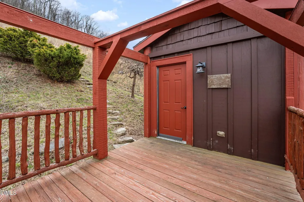 635 Acorn Nvno Zionville, NC 28698