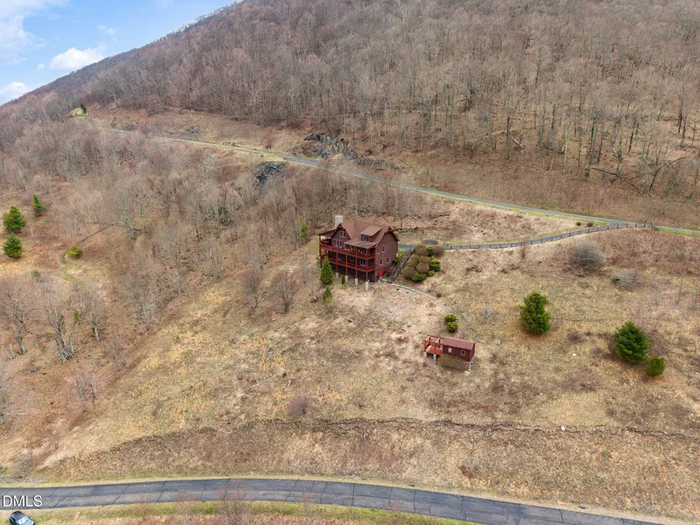 635 Acorn Nvno Zionville, NC 28698