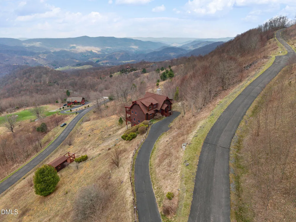 635 Acorn Nvno Zionville, NC 28698