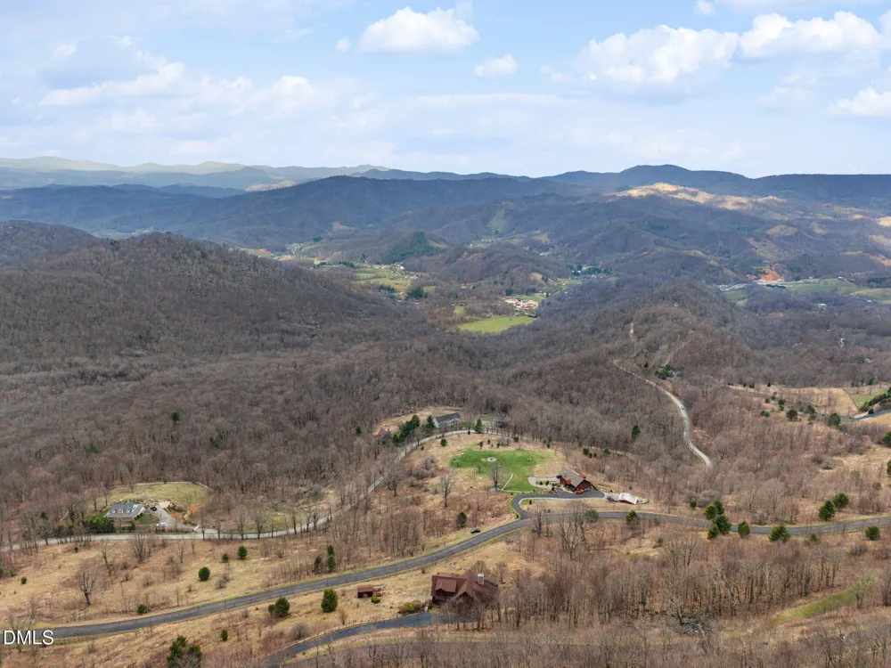 635 Acorn Nvno Zionville, NC 28698