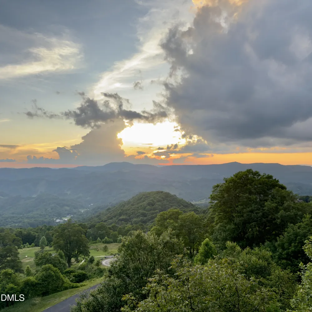 635 Acorn Nvno Zionville, NC 28698
