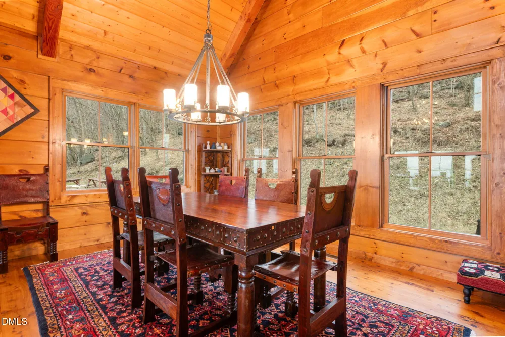 635 Acorn Nvno Zionville, NC 28698