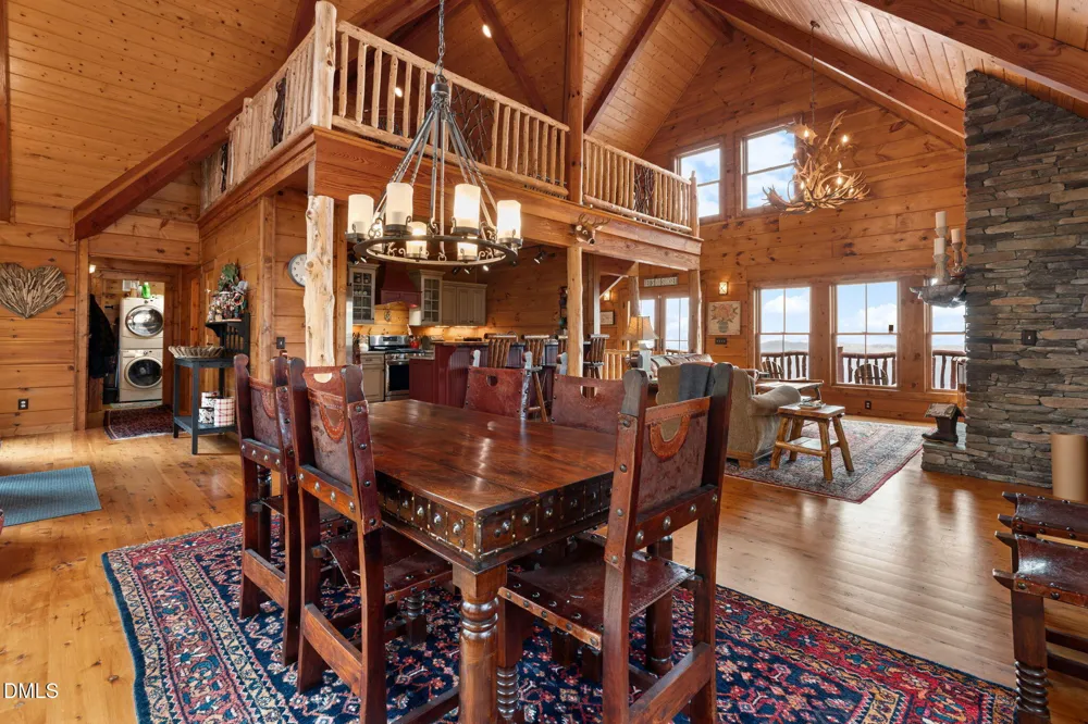 635 Acorn Nvno Zionville, NC 28698