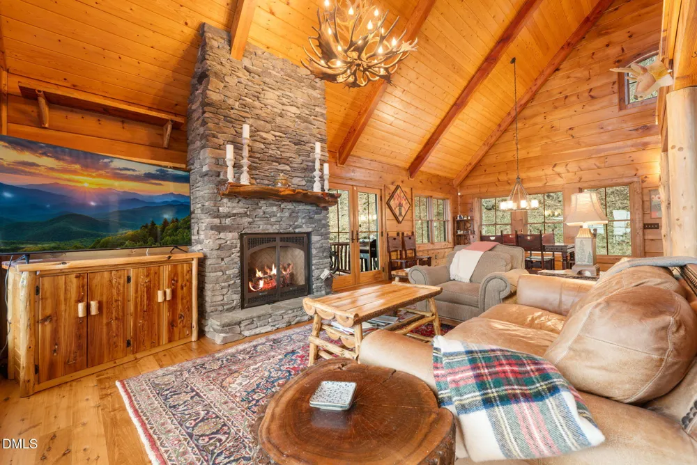 635 Acorn Nvno Zionville, NC 28698