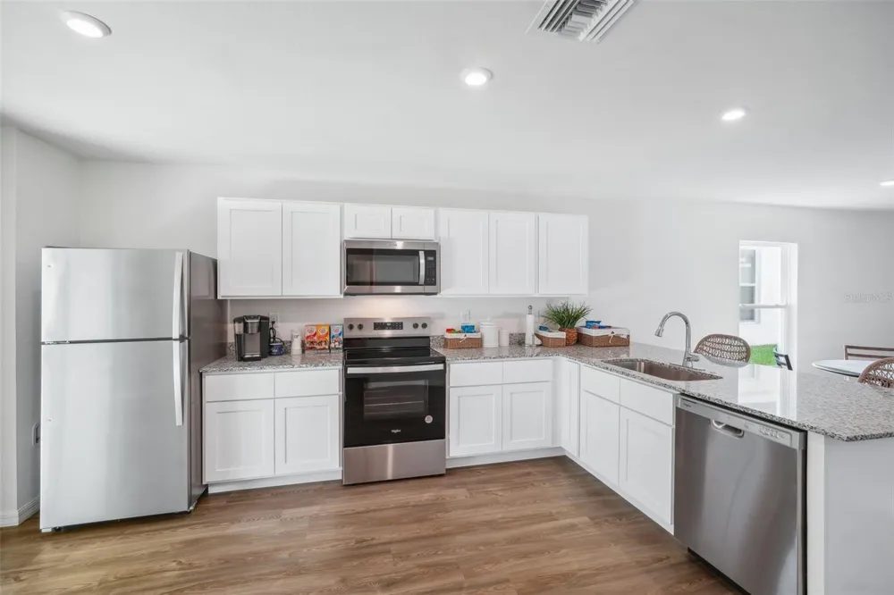 2073 GOLDEN BEAK DRIVE Eagle Lake, FL 33839