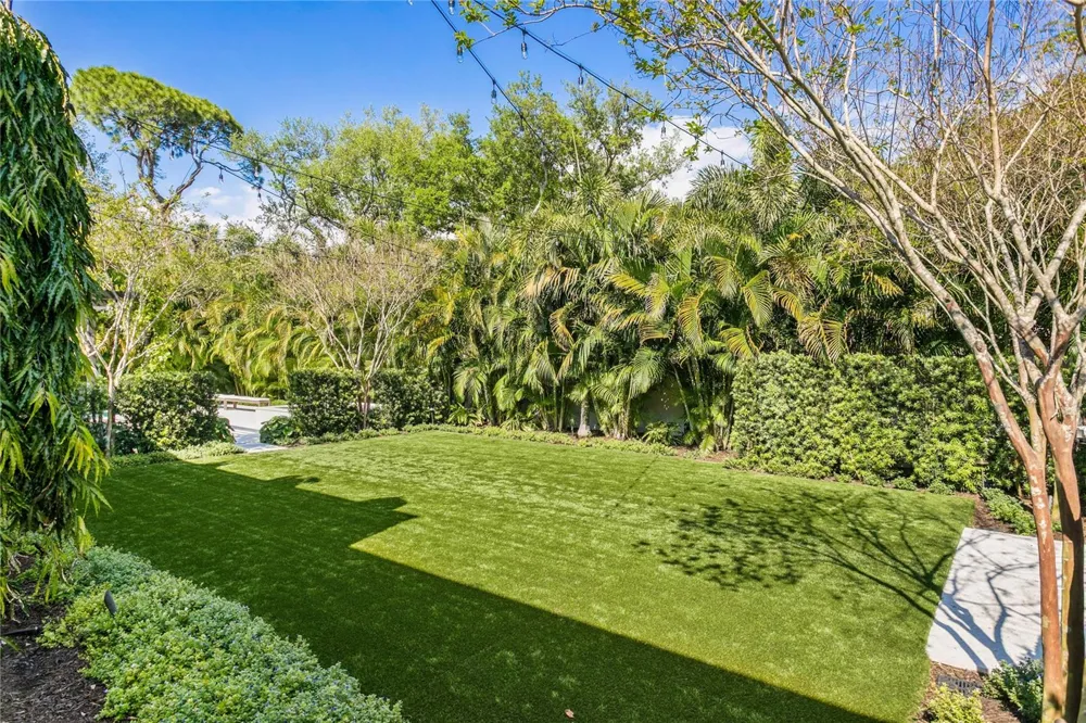 416 BRIGHTWATERS BOULEVARD NE St Petersburg, FL 33704