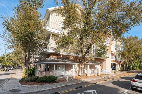1500 NW 4TH AVENUE #203