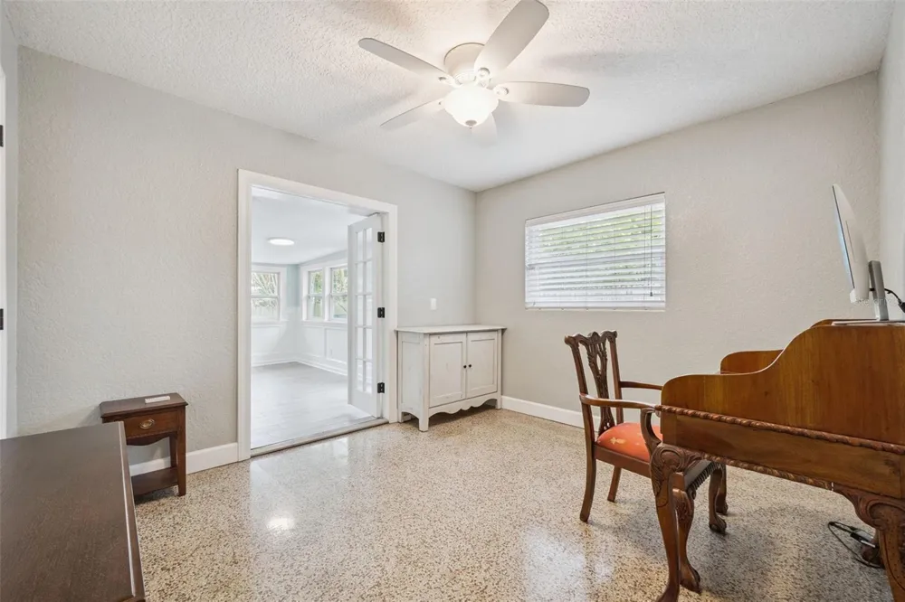 2513 MUSSELWHITE AVENUE Orlando, FL 32804