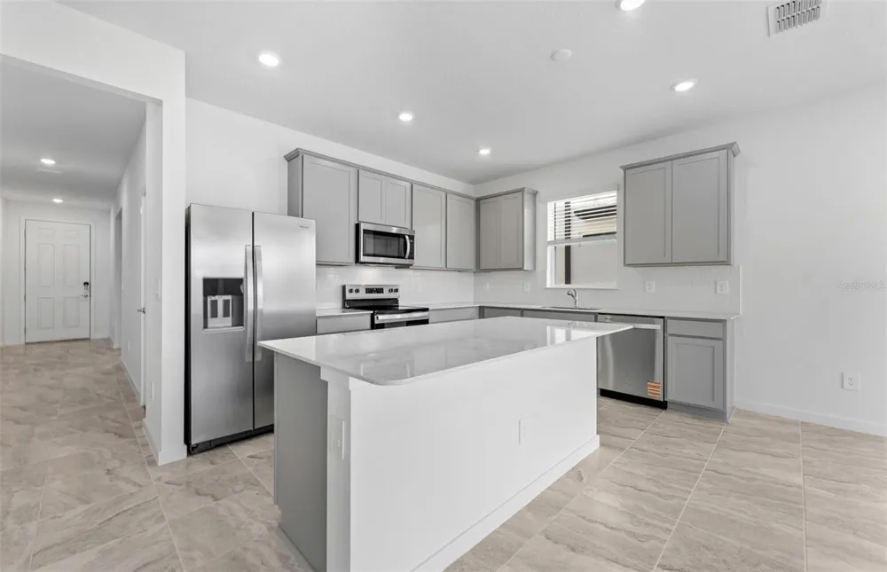 9804 REDWOOD HEIGHTS LOOP Thonotosassa, FL 33592