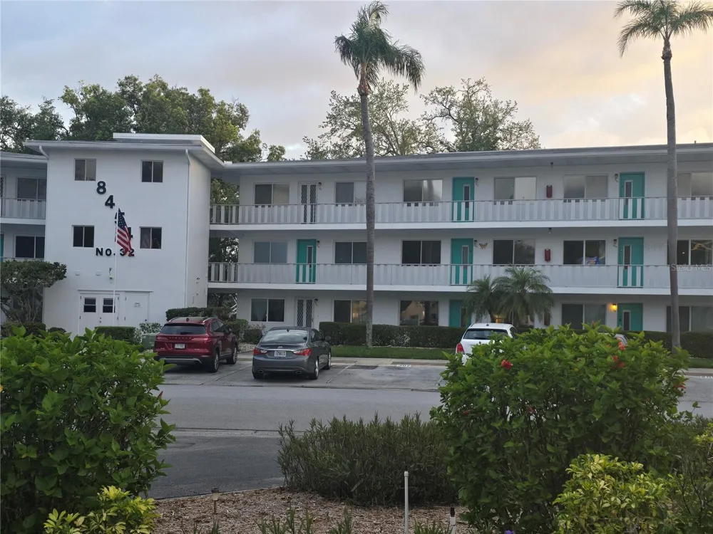 8454 111TH STREET #209 Seminole, FL 33772
