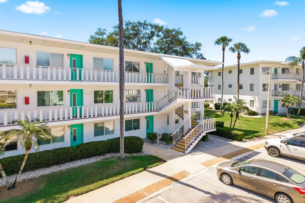 8454 111TH STREET #209 Seminole, FL 33772