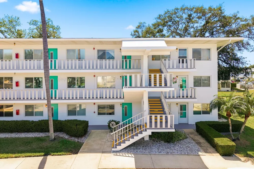 8454 111TH STREET #209 Seminole, FL 33772