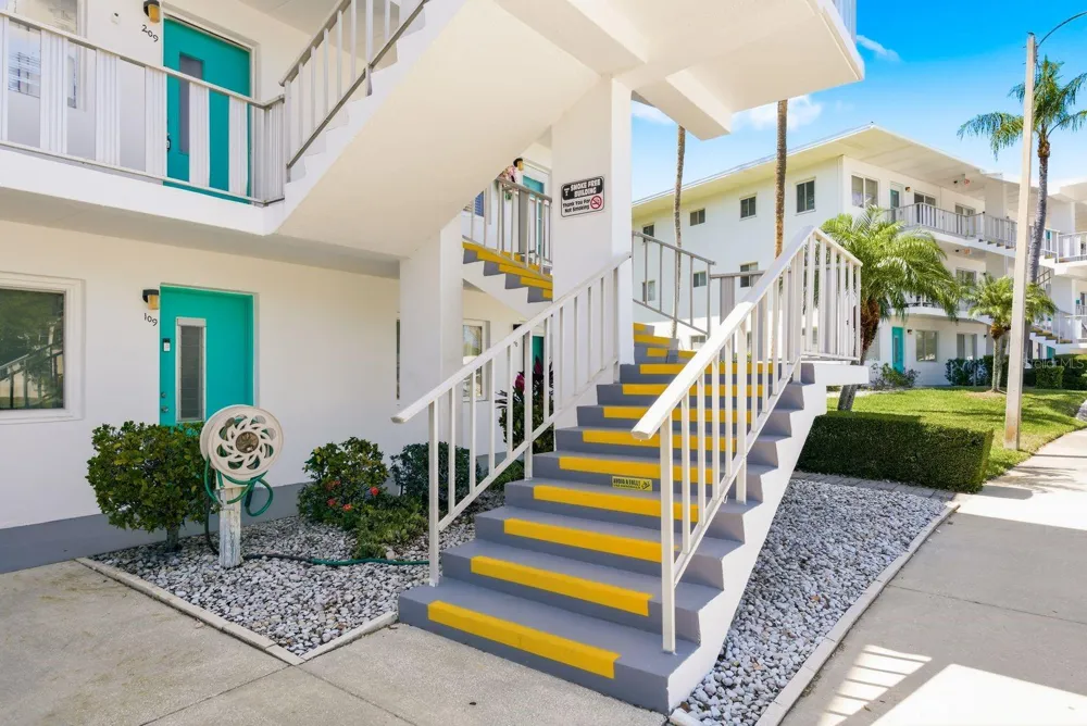 8454 111TH STREET #209 Seminole, FL 33772