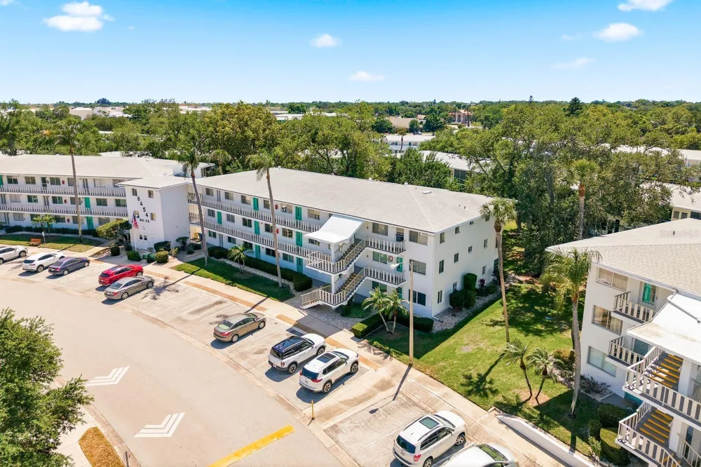 8454 111TH STREET #209 Seminole, FL 33772