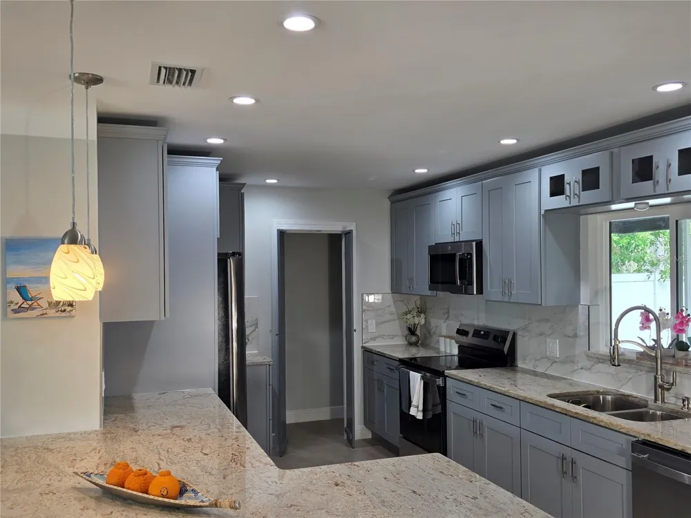 3435 OVERLOOK DRIVE NE St Petersburg, FL 33703