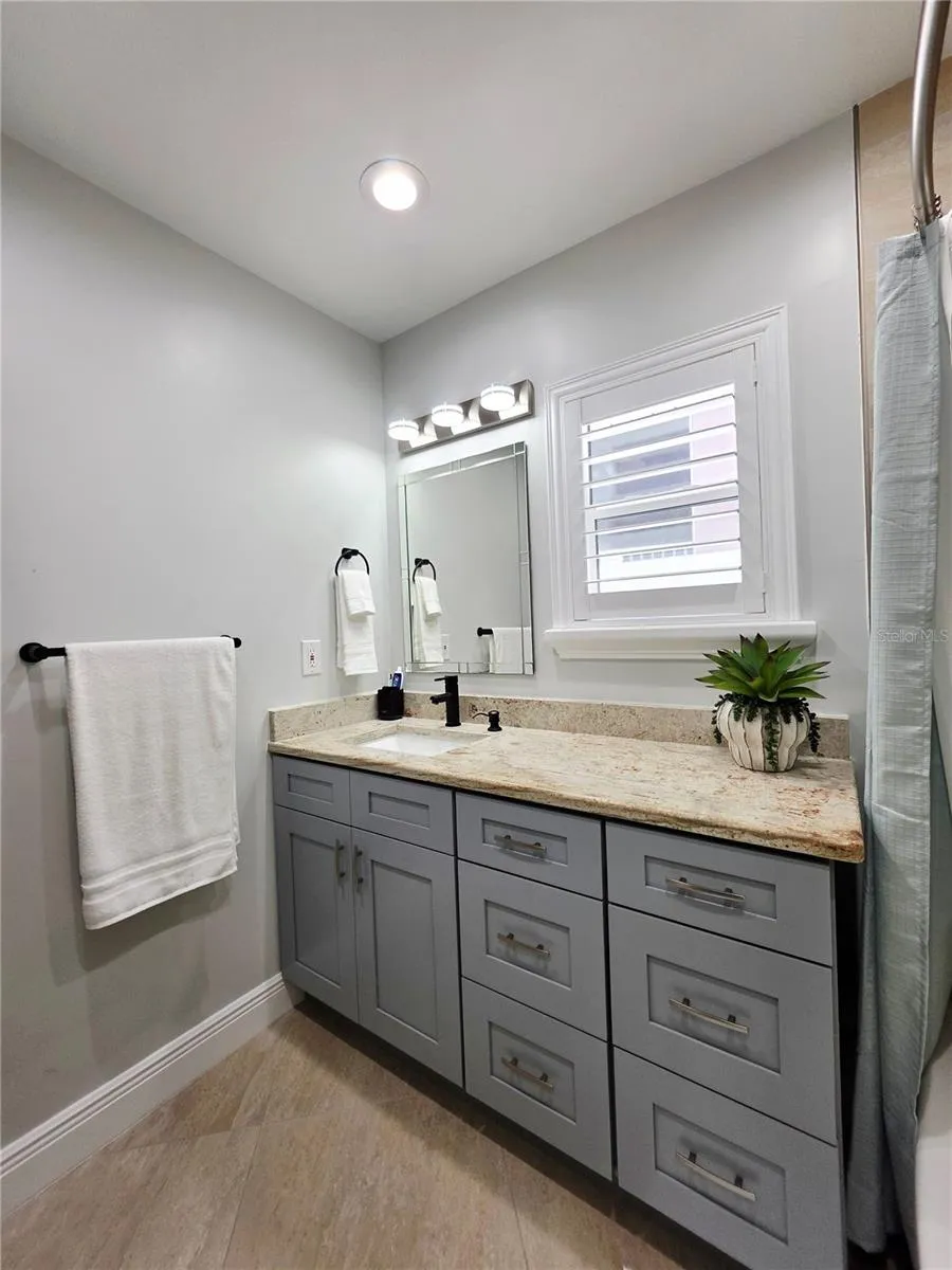 3435 OVERLOOK DRIVE NE St Petersburg, FL 33703