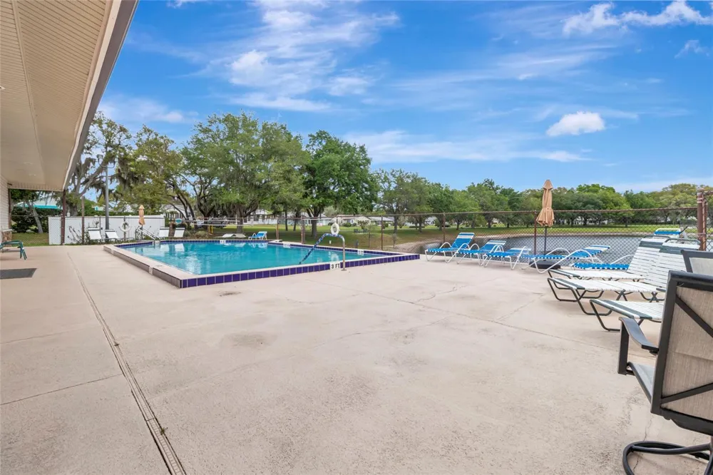 27 GORDON COURT Leesburg, FL 34788