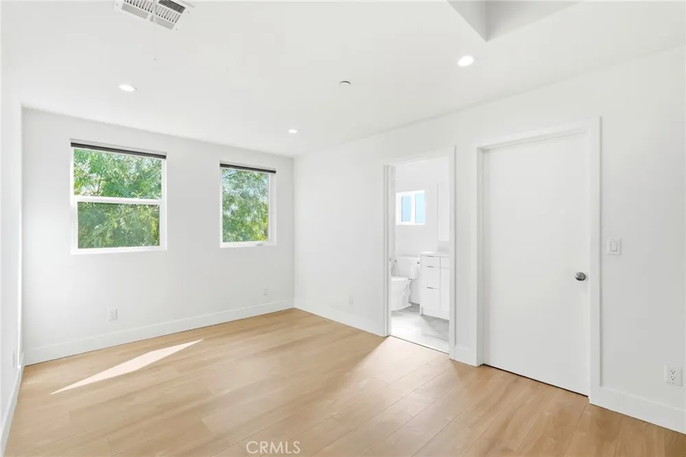 4455 Colfax Avenue Studio City, CA 91602