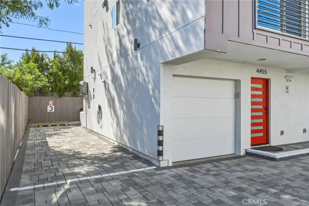 4455 Colfax Avenue Studio City, CA 91602