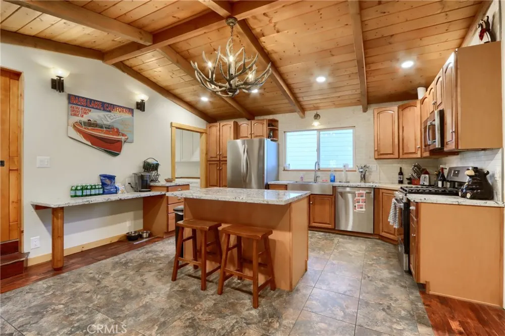 39667 W Idylwild Bass Lake, CA 93604