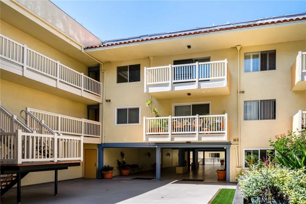 1707 Pacific Coast Highway #413 Hermosa Beach, CA 90254