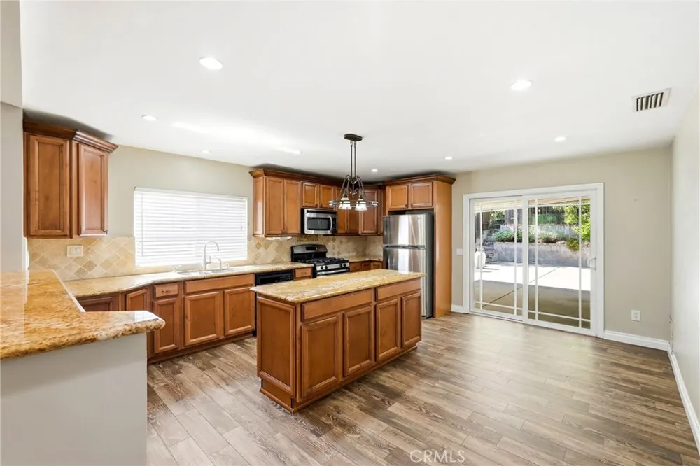 14015 Candlewood Sylmar, CA 91342