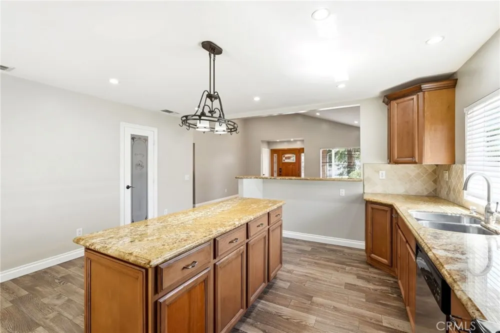 14015 Candlewood Sylmar, CA 91342