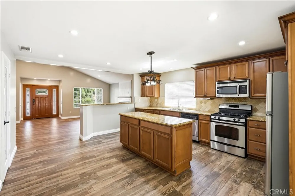 14015 Candlewood Sylmar, CA 91342
