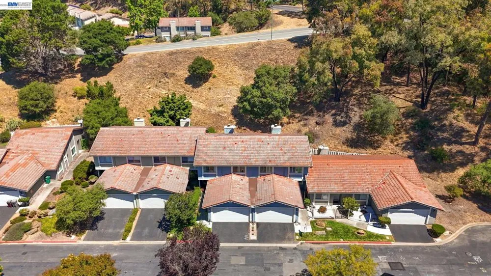 34 Chimney Rock Oakland, CA 94605