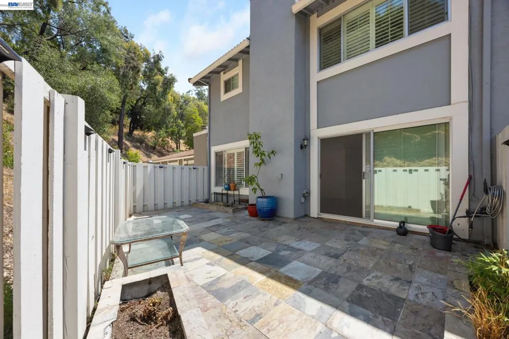 34 Chimney Rock Oakland, CA 94605