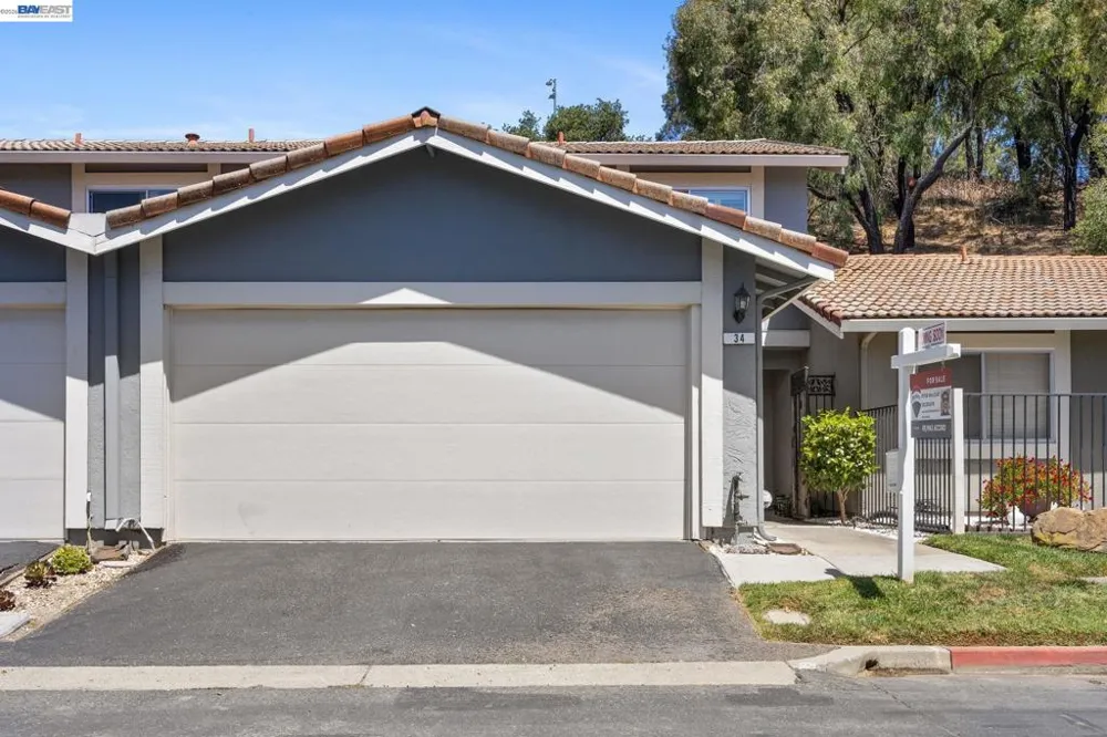 34 Chimney Rock Oakland, CA 94605