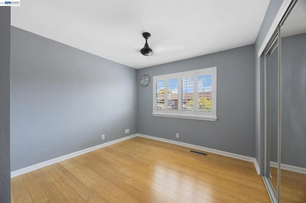 34 Chimney Rock Oakland, CA 94605