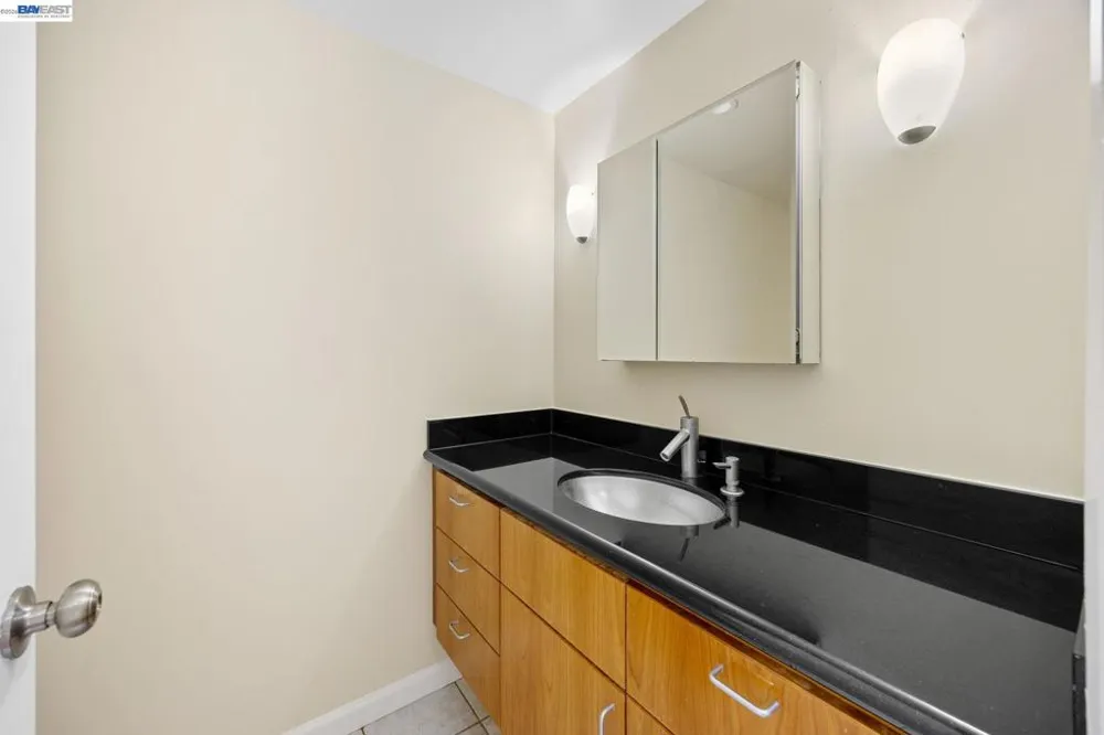 34 Chimney Rock Oakland, CA 94605