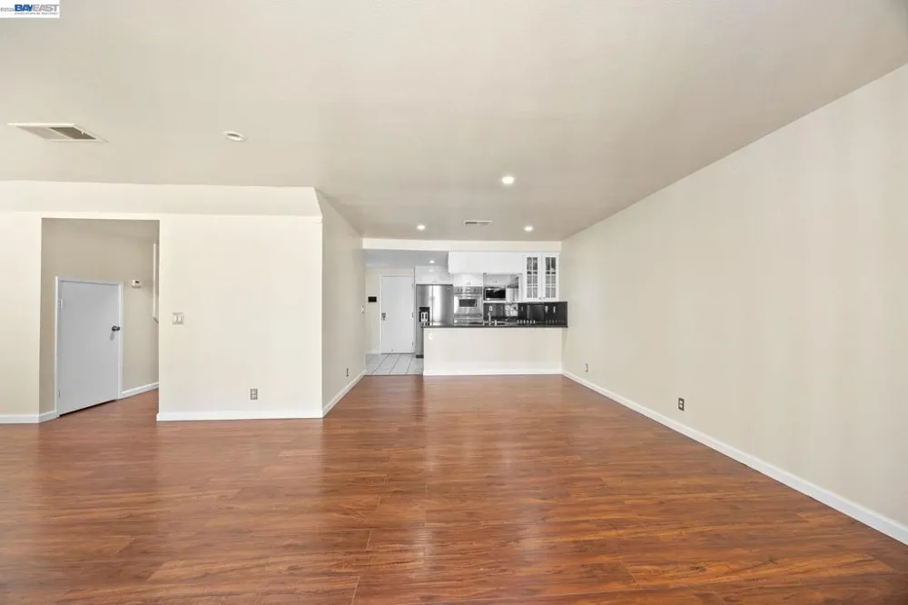 34 Chimney Rock Oakland, CA 94605