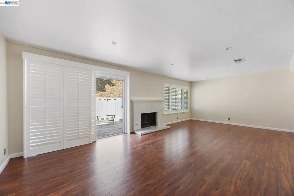34 Chimney Rock Oakland, CA 94605