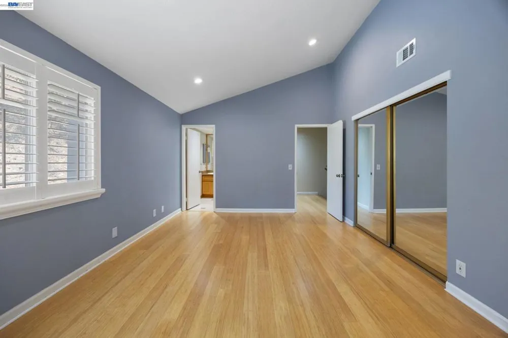 34 Chimney Rock Oakland, CA 94605