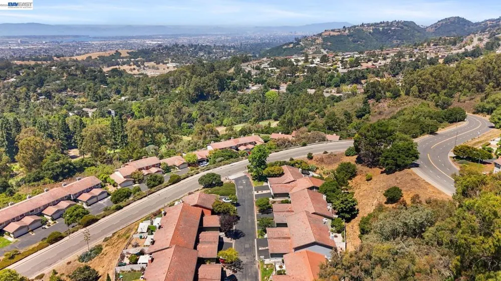 34 Chimney Rock Oakland, CA 94605