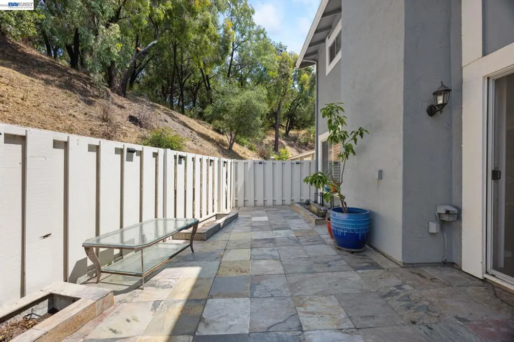 34 Chimney Rock Oakland, CA 94605