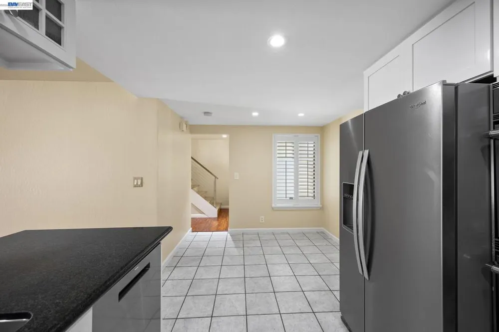 34 Chimney Rock Oakland, CA 94605