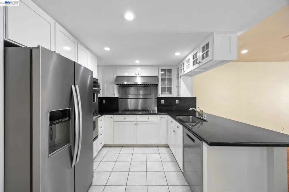 34 Chimney Rock Oakland, CA 94605