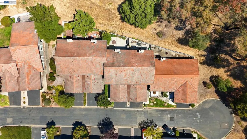 34 Chimney Rock Oakland, CA 94605