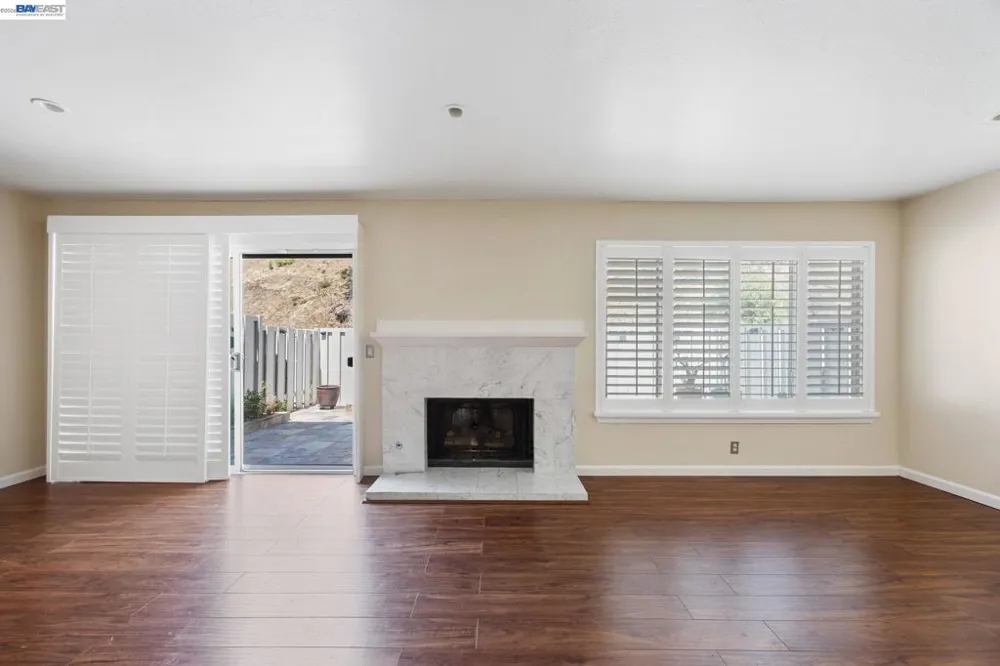 34 Chimney Rock Oakland, CA 94605