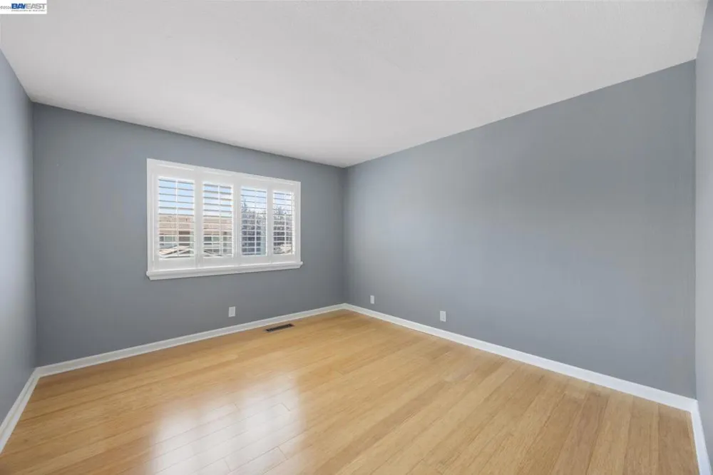 34 Chimney Rock Oakland, CA 94605