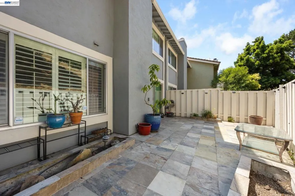 34 Chimney Rock Oakland, CA 94605